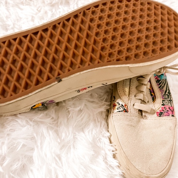 Vans - Picture 2 of 5